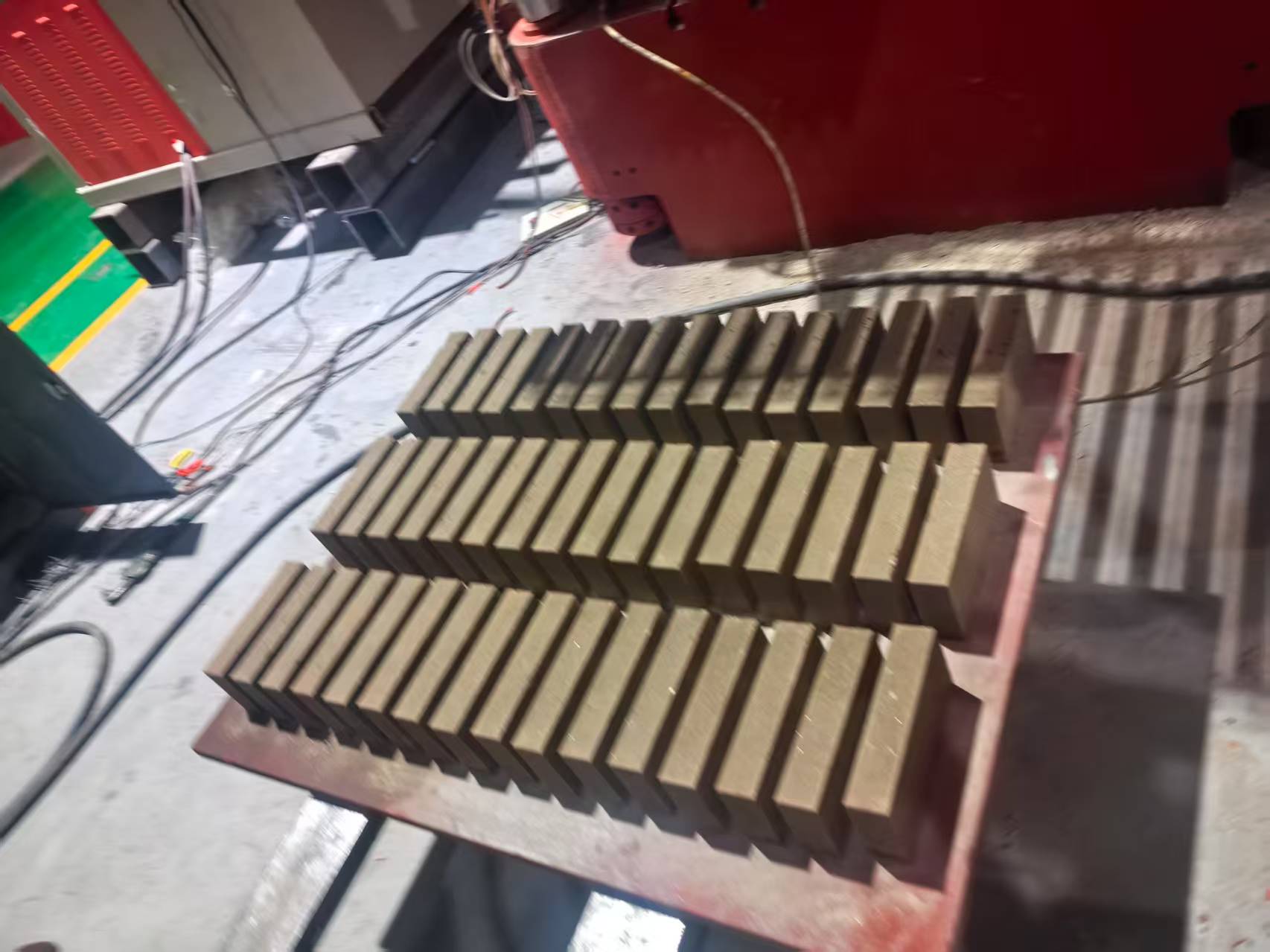 Presse Statique Bidirectionnelle De 800 Tonnes : Une Nouvelle Solution Pour Une Fabrication De Briques Efficace