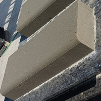 Bordures en béton produites par la machine de fabrication de blocs ZCJK