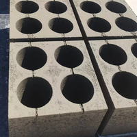 Blocs creux en béton produits par la machine de fabrication de blocs ZCJK